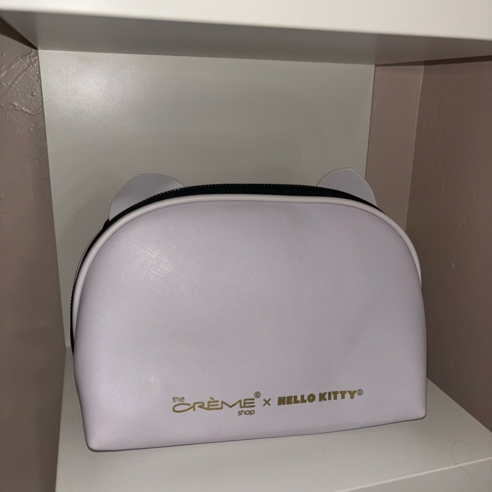 Hello kitty makeup bag - Picture 2 of 2